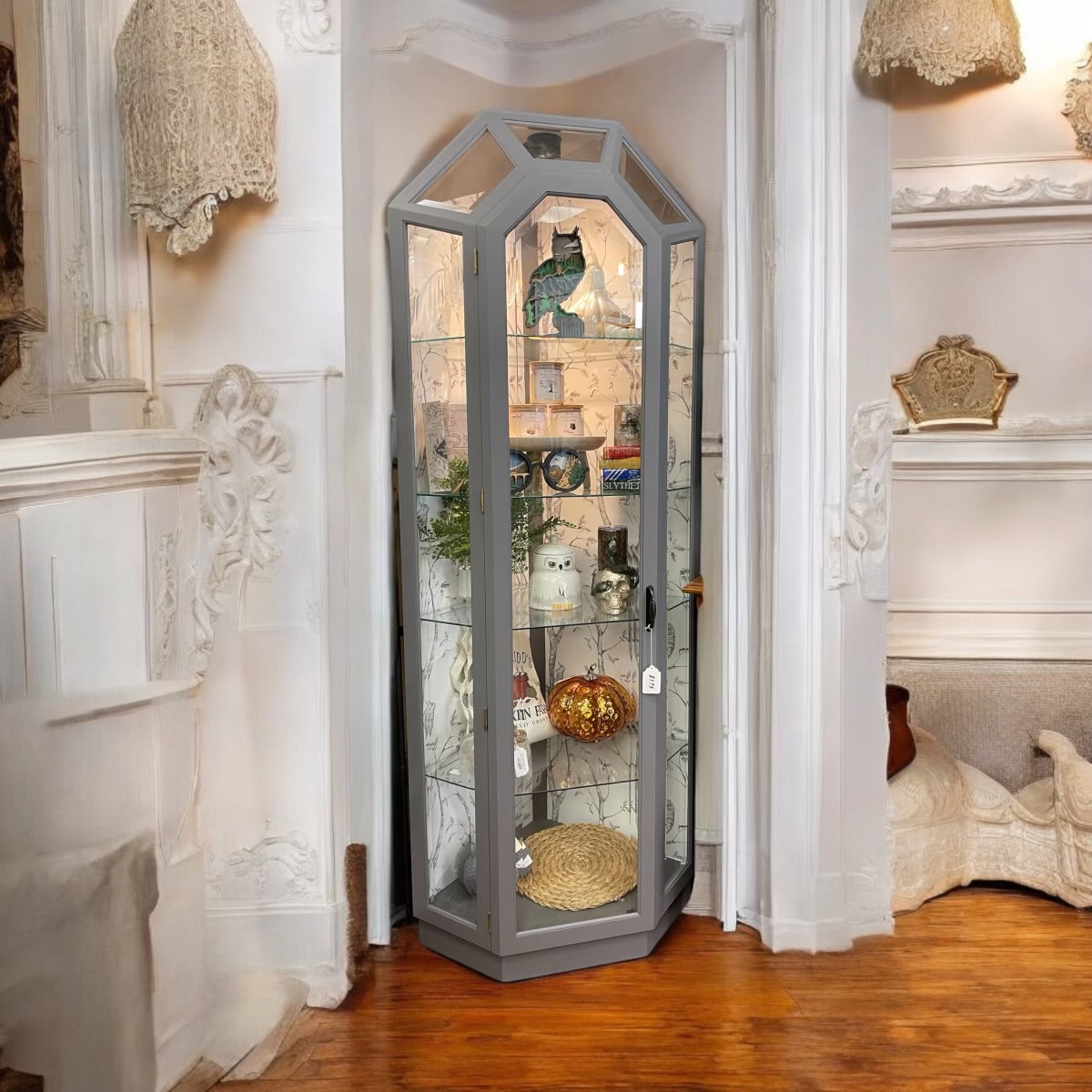 Hedwig Display Case
