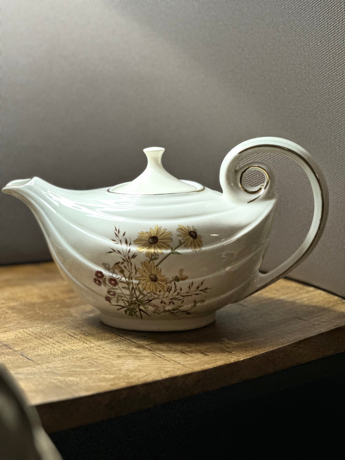 Vtg Hall Richmond Tea Pot & Infuser