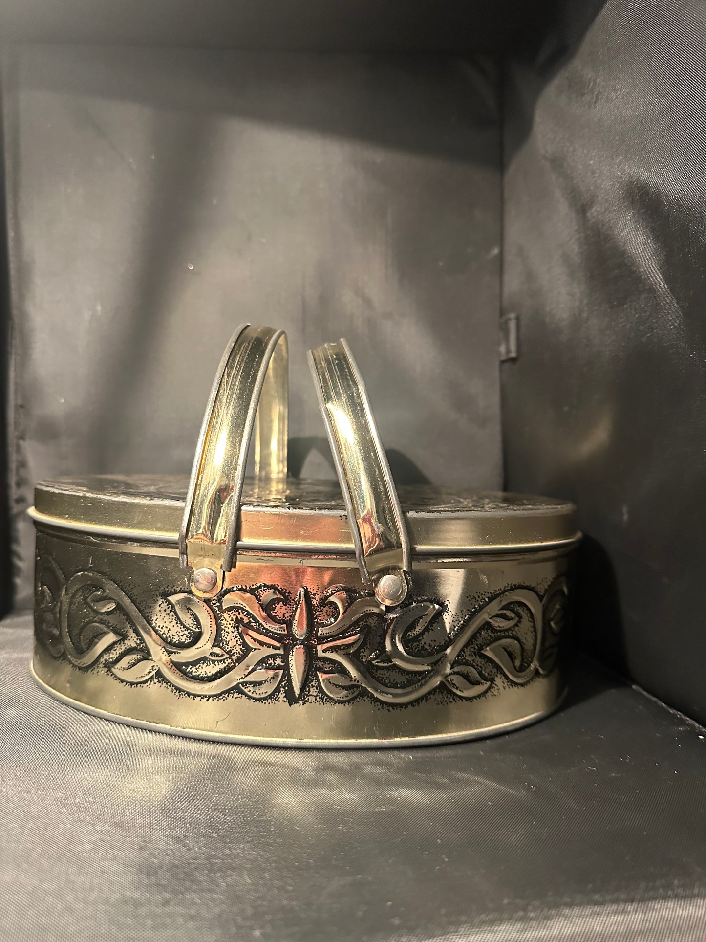 Vtg Dutch maid Tin