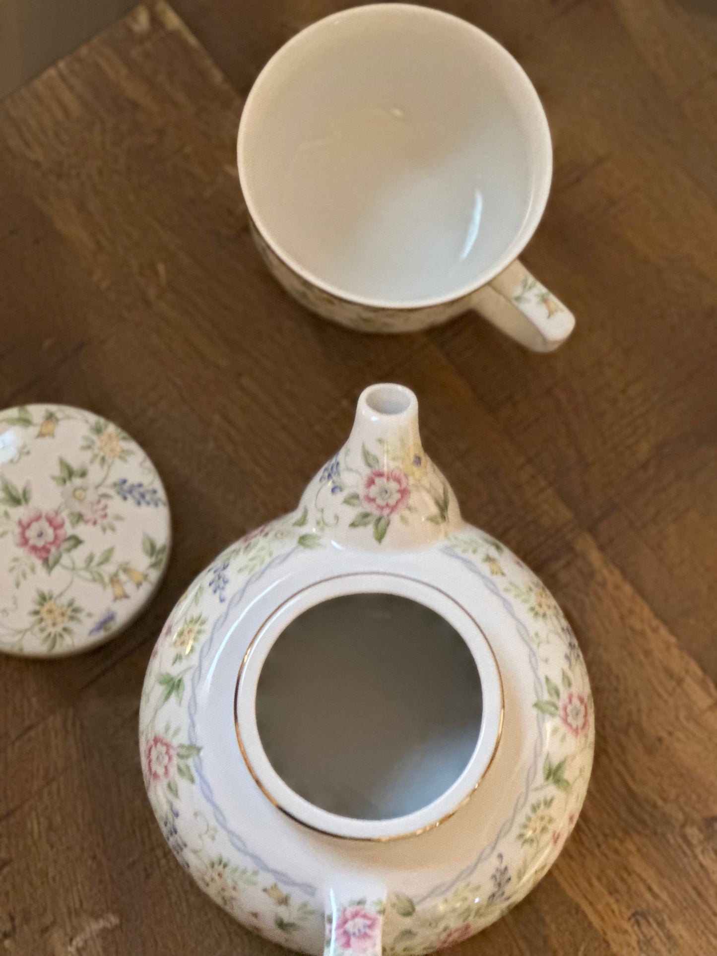 Andrea By Sadek Teapot & Cup