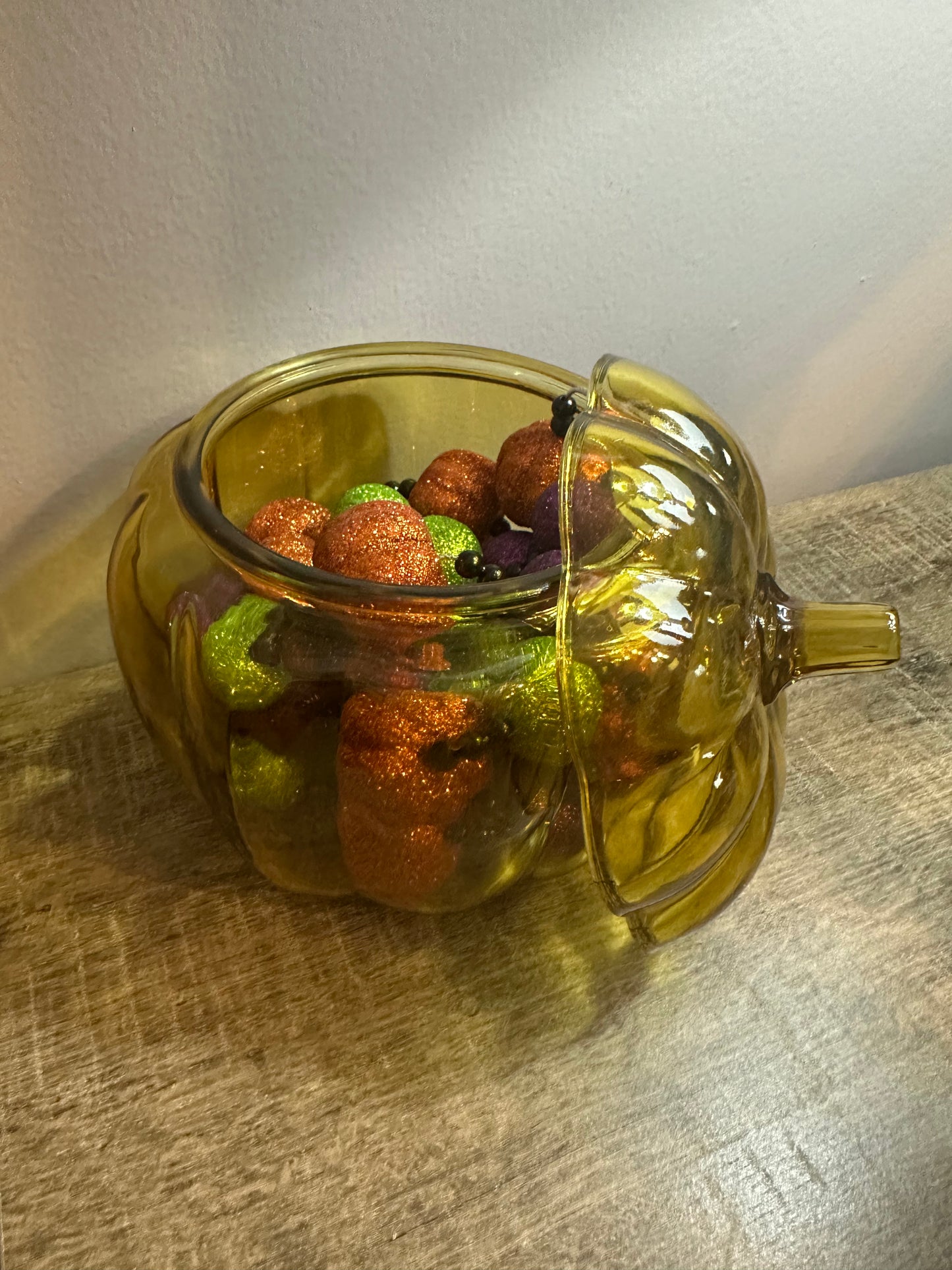 Amber Glass Lidded Pumpkin (bowl fill incld)