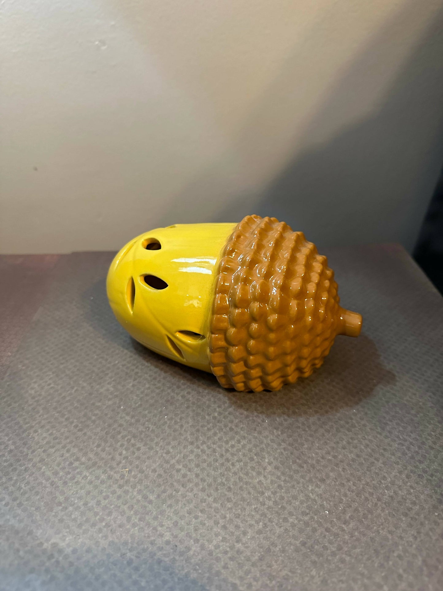 Acorn decor
