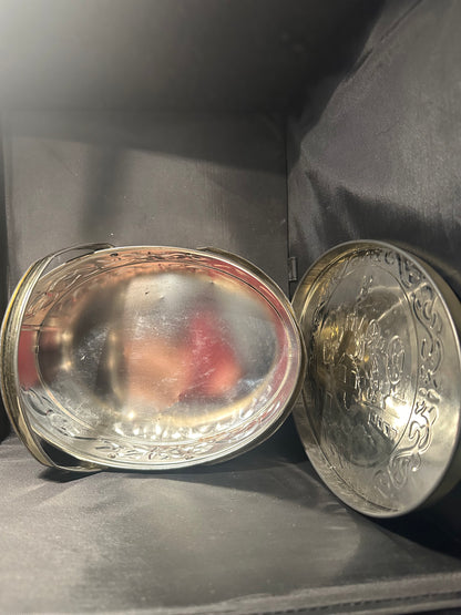 Vtg Dutch maid Tin