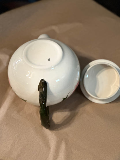Tea pot