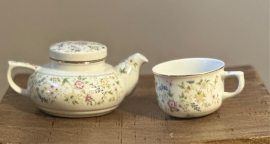 Andrea By Sadek Teapot & Cup