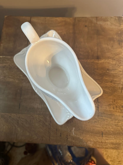 Gravy Boat & Underplate