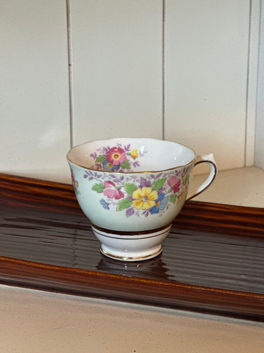 VTG COLCLOUGH CHINA CHINA TEACUP