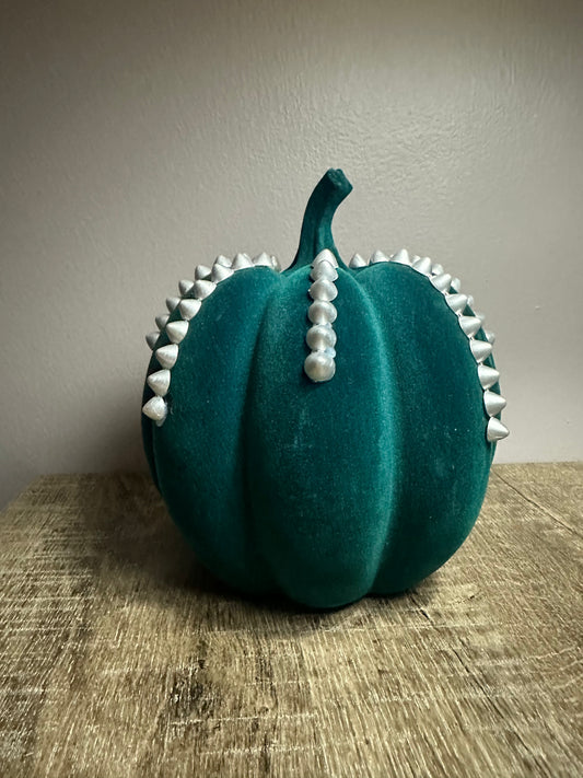 Velvet & Pearls