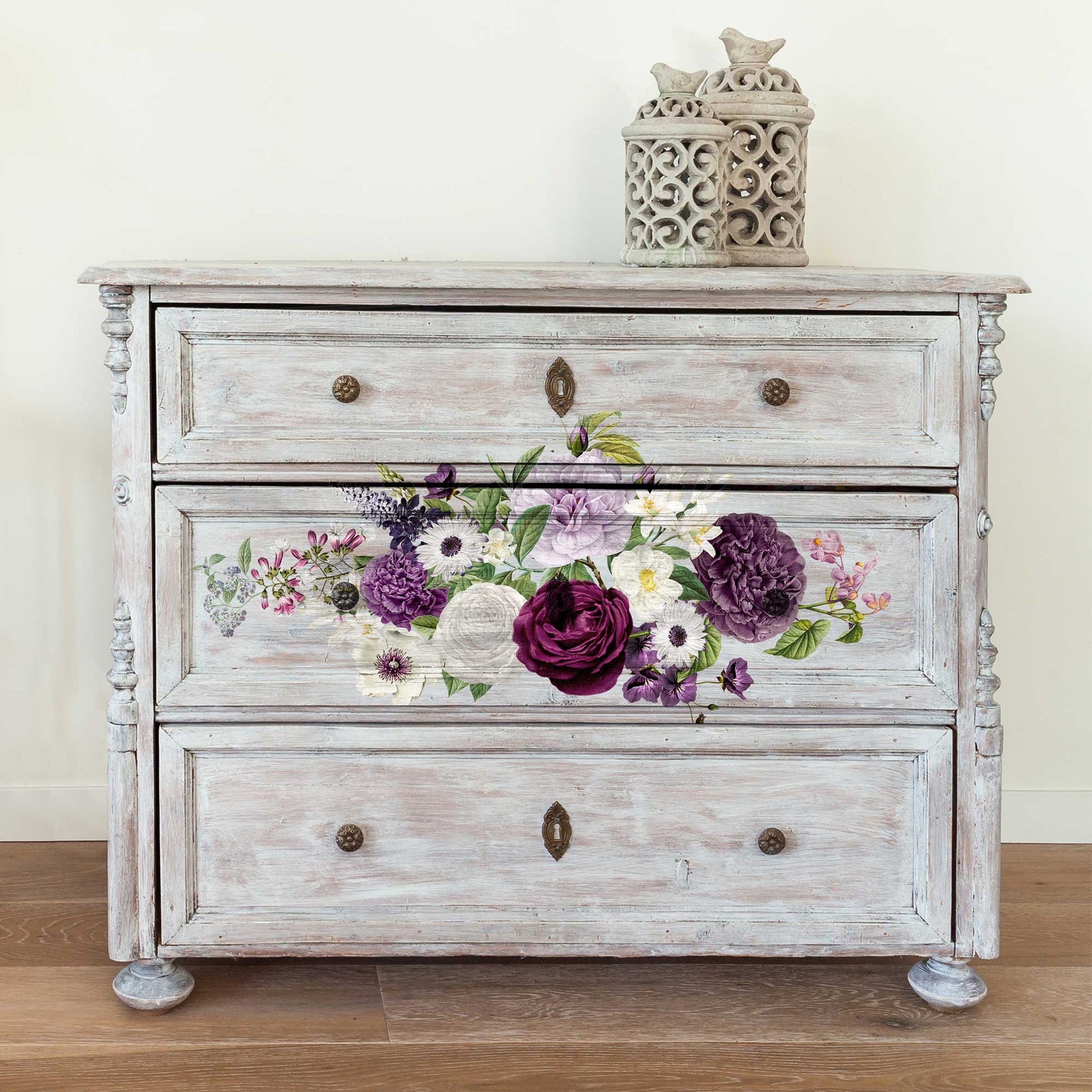 https://cdn.shopify.com/s/files/1/0536/2640/5056/products/MajesticBlooms2.jpg?v=1680573841