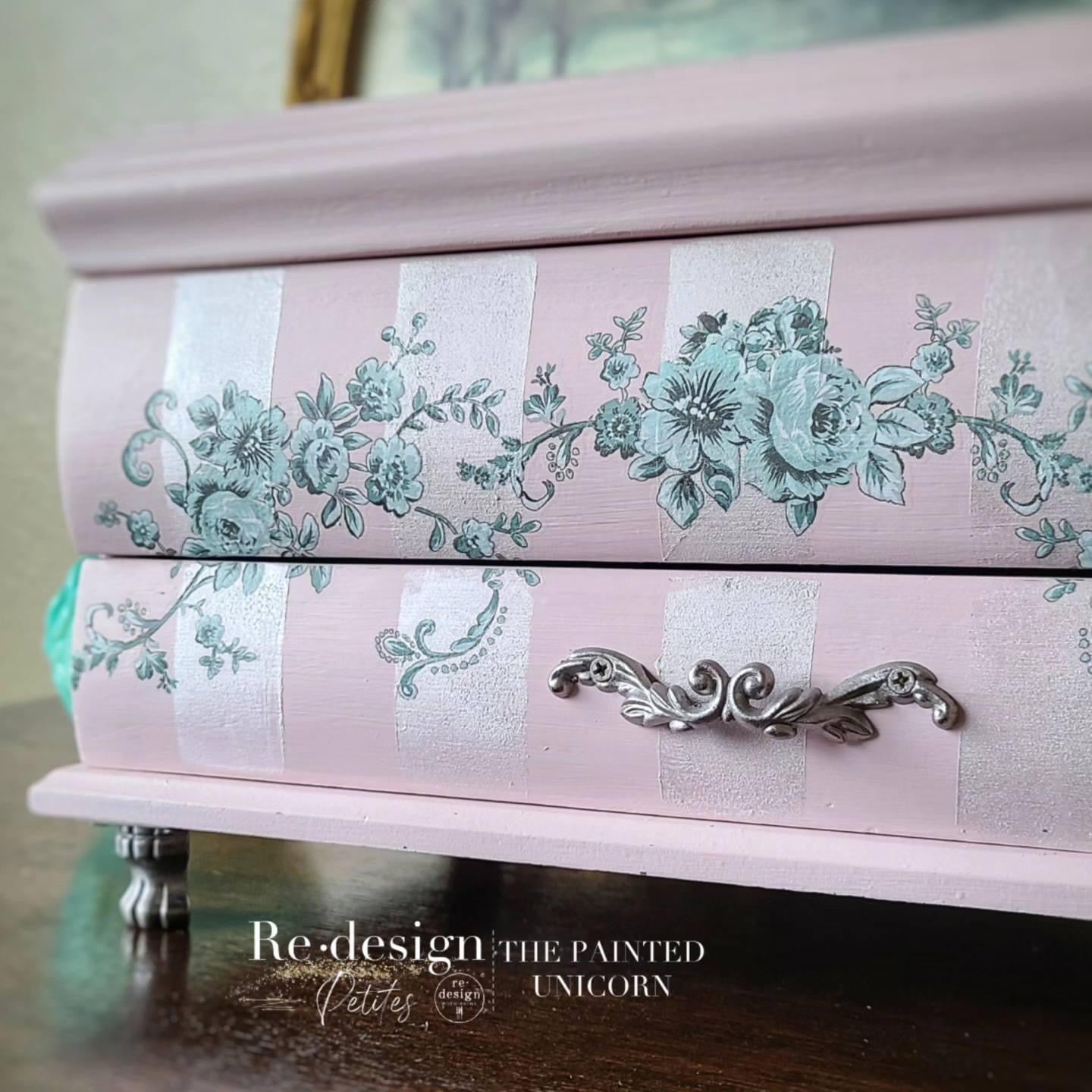 https://cdn.shopify.com/s/files/1/0536/2640/5056/files/MintyRoses3.jpg?v=1744297045