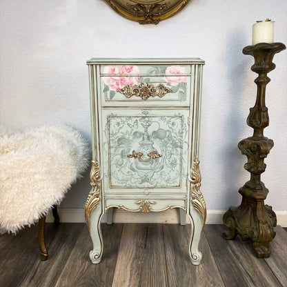 https://cdn.shopify.com/s/files/1/0536/2640/5056/files/OdeurDeRose3.jpg?v=1744297717