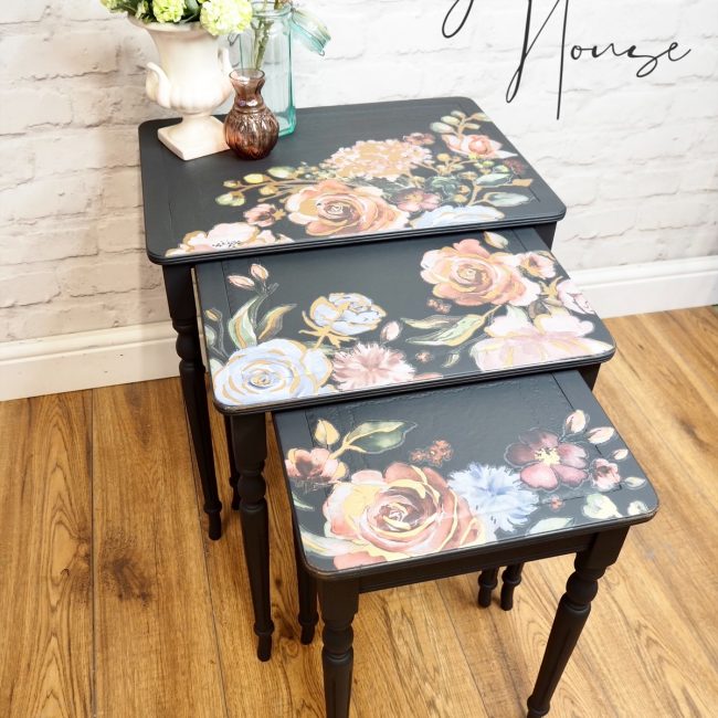 https://cdn.shopify.com/s/files/1/0536/2640/5056/files/RoseRouge3.jpg?v=1686794094