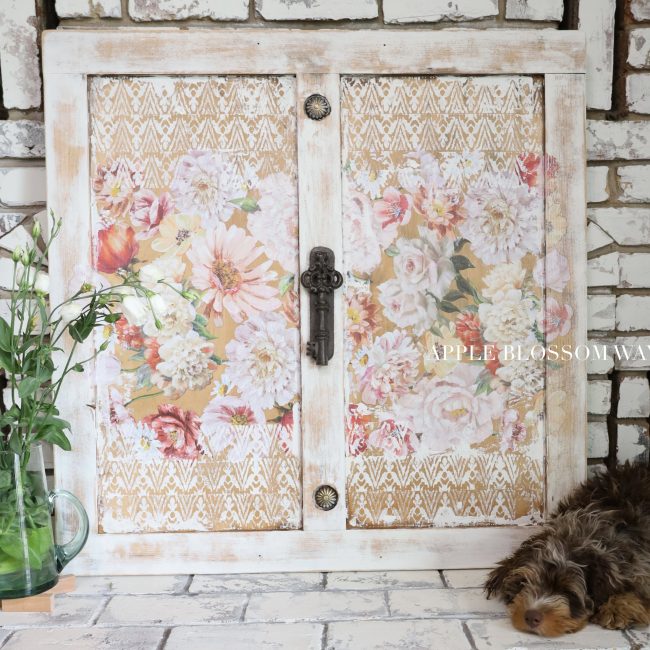 https://cdn.shopify.com/s/files/1/0536/2640/5056/products/chelsea-650x650.jpg?v=1673710231